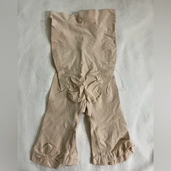 NWOT Skims Sculpting High Waisted Shorts Sand Color Size L - Image 6