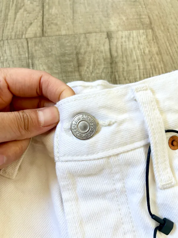 Levi's 501 Premium Collection white shorts size 27. - Image 4