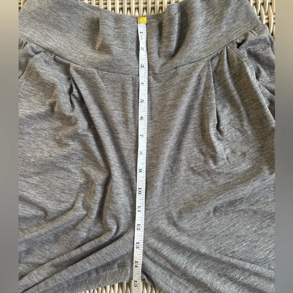 Vuori Lux At‎ Ease High Rise Cropped Pants Large workout yoga athleisure - Image 10