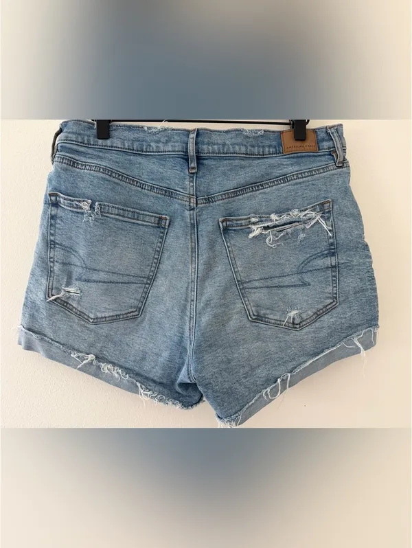 American Eagle High Waisted Cotton Light Wash Relax Fit Cuff Denim Short size 10 - Image 3