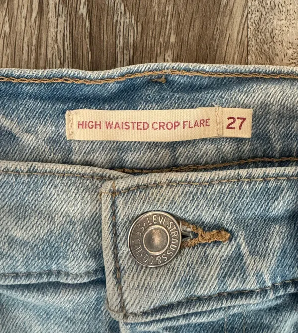 Levi’s High Waisted Crop Flares - Image 3
