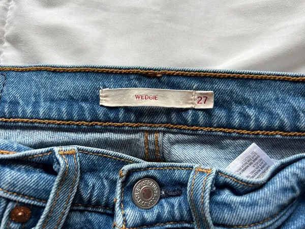 Levi's Wedgie Fit Skinny Jeans 27 - Image 4