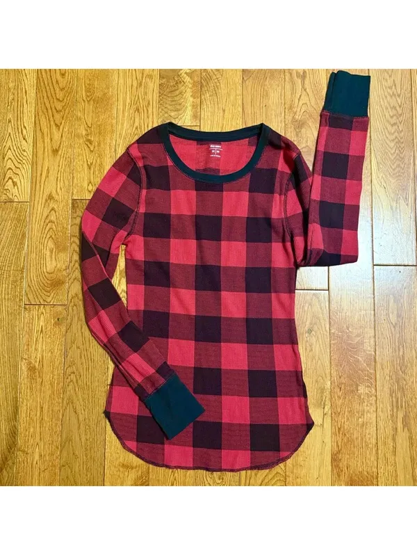 Women’s Size Medium Old Navy Red Plaid and Cactus Long Sleeve Thermal Bundle - Image 5