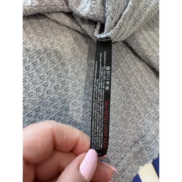 Out From Under Urban Outfitters Grey Waffle‎ Knit Button Front Long Sleeve Top M - Image 8