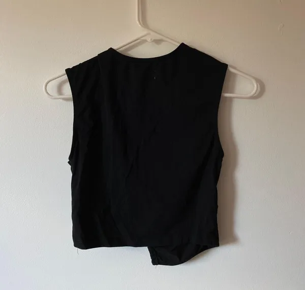 black cut out crop top tank Size M - Image 4