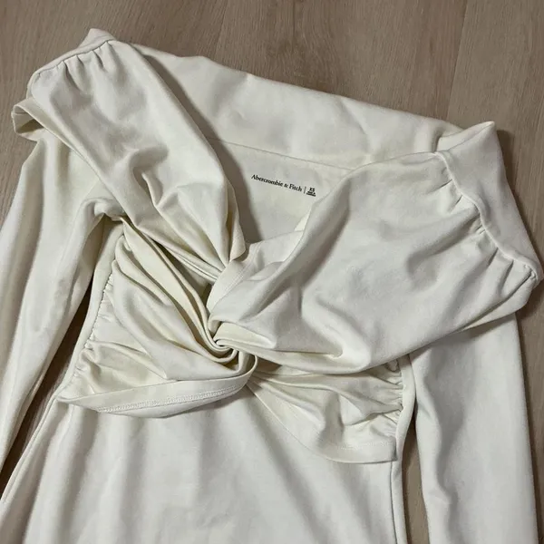 Abercrombie Fitch Off Shoulder Twist‎ Front Long Sleeve Cream Dress Women's - Image 3