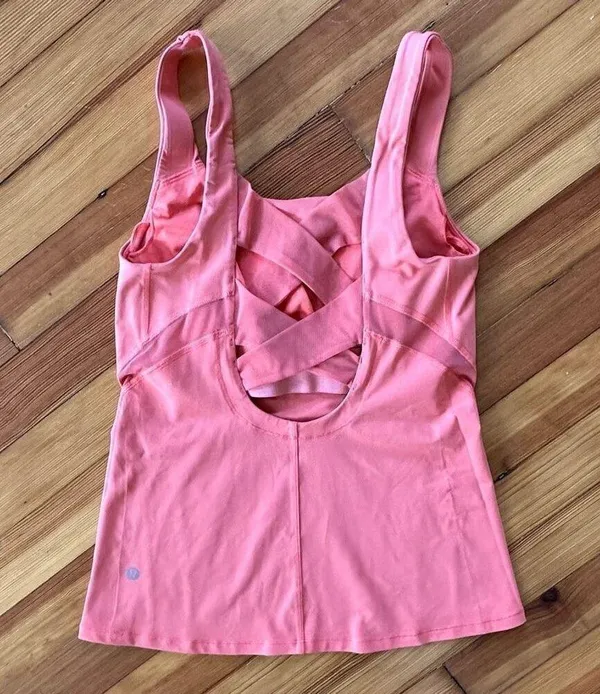 Lululemon Rise and Flow Tank in Cape Red Size 6 - Image 3