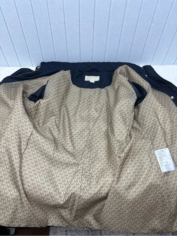 Michael Kors Quilted Dark Navy Hooded Puffer Coat - Image 10