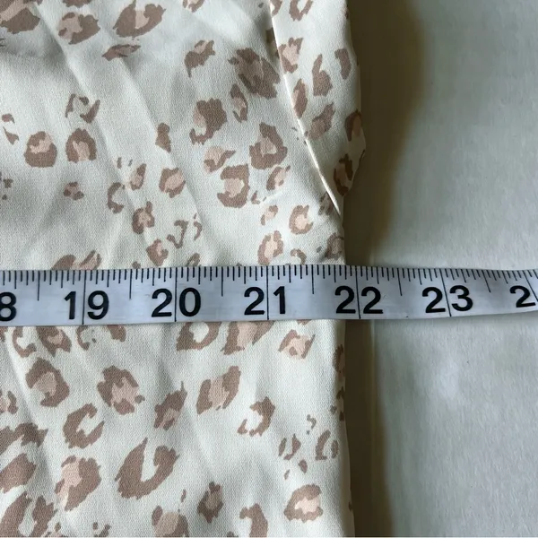 Olive and Oak leopard print top Large ivory cream pink round neck - Image 7