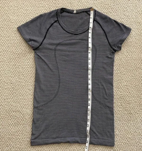 LULULEMON Swiftly Tech Short Sleeve Crew T-Shirt 6 Hyper Stripe Black Like New - Image 5