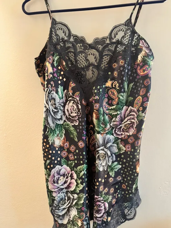 Victoria's Secret Floral Lace Trim Black Slip Tank Top Gold Tag Vintage - Image 2