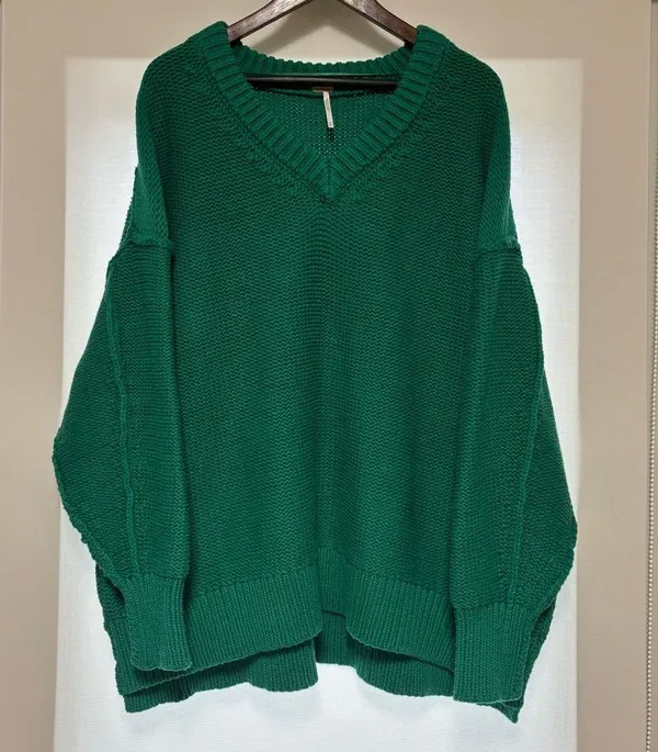 Free People Alli V Neck Sweater in Green size Small - Image 5