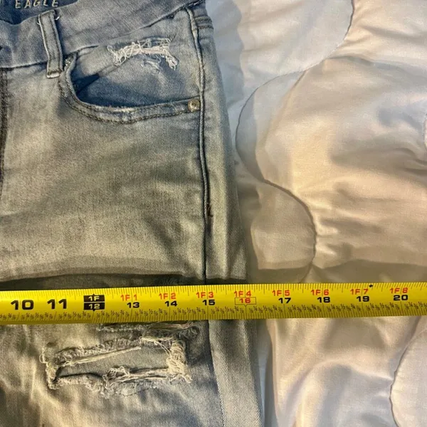 Light-Wash American Eagle Jeans Size 10 Inseam 25 inches - Image 6