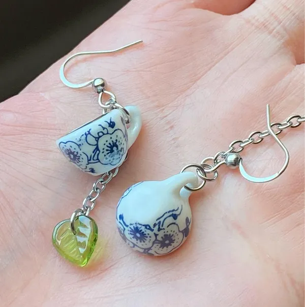 Handmade porcelain tea cup & Czech glass leaf unique fun fairy antique style dangle earrings🫖🍃🌀 - Image 5