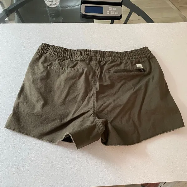 Vuori Women’s XL Olive Green Organic Cotton Utility Shorts Drawstring - Image 4