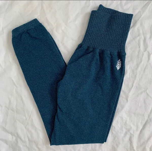 Free People NWOT Happiness Runs Crop & Good Karma 7/8 Legging XS/S MSRP $118 SET - Image 5