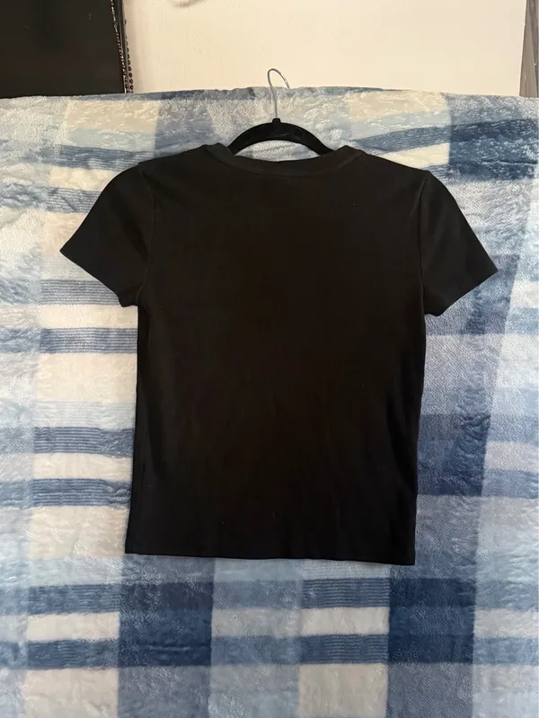 Forever 21 Black Short Sleeve Crewneck Tee - Image 5