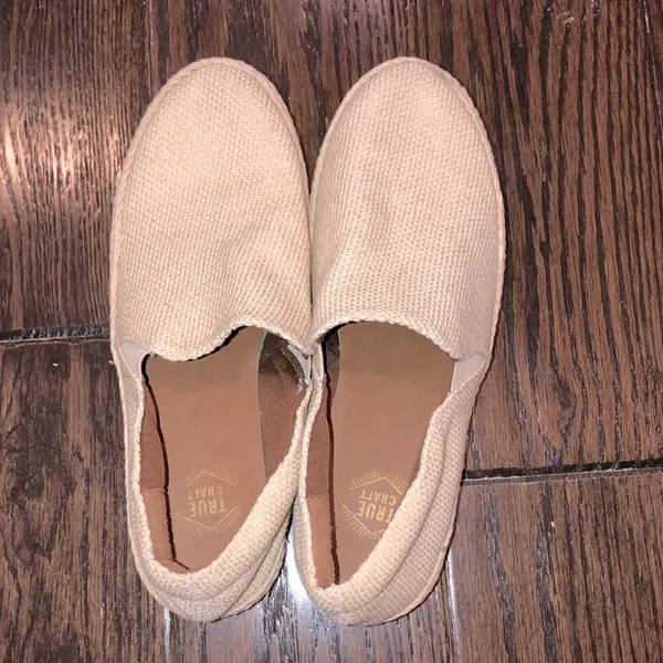 True Craft tan woven loafers size 7 - Image 3