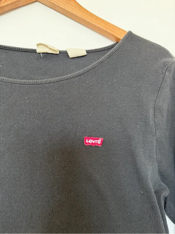 Levi's Black Long-Sleeve Crewneck Top with red Logo Patch - Image 2
