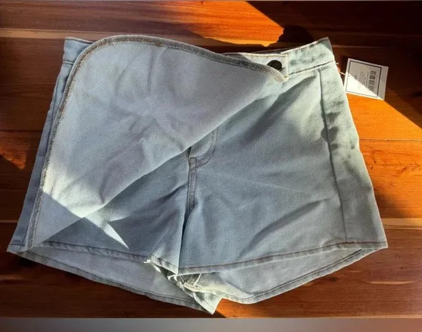 5B Style Light Wash Denim Skort size medium - Image 3