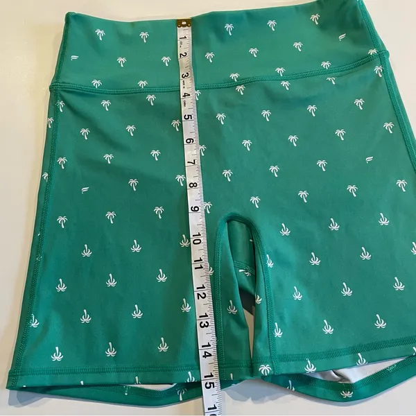 Fabletics Motion365 Women’s size small high waisted active shorts - Image 6