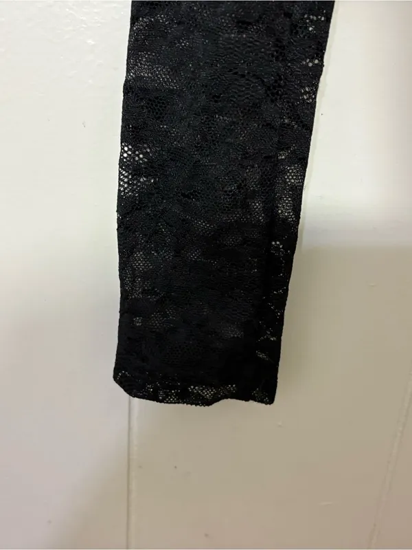 Outcast Black Sheer Floral Lace Ring Detail Long Sleeve Crop Top Women’s Medium - Image 3
