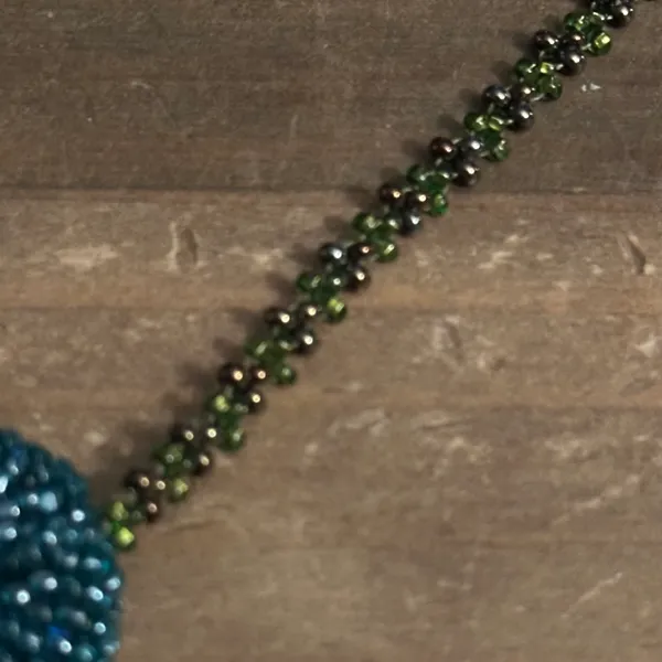 Vintage glass seed bead circle pendant necklace - Image 4