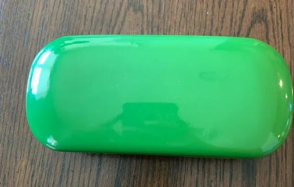 Kate Spade sunglasses case
L - Image 4