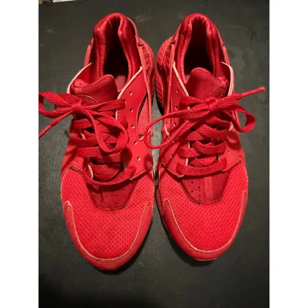 Nike Huarache Run‎ GS Triple Red Athletic Shoes in 6Y - Image 2