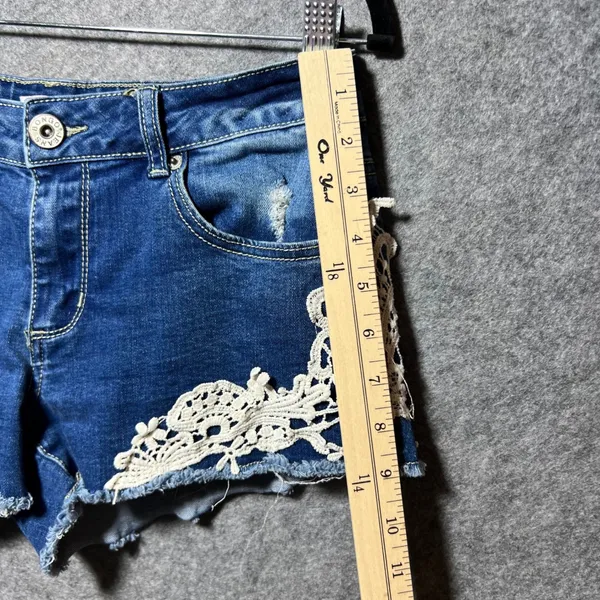 Bongo Blue Denim Shorts Crochet Lace Trim Distressed Frayed‎ Juniors Size 9 - Image 3