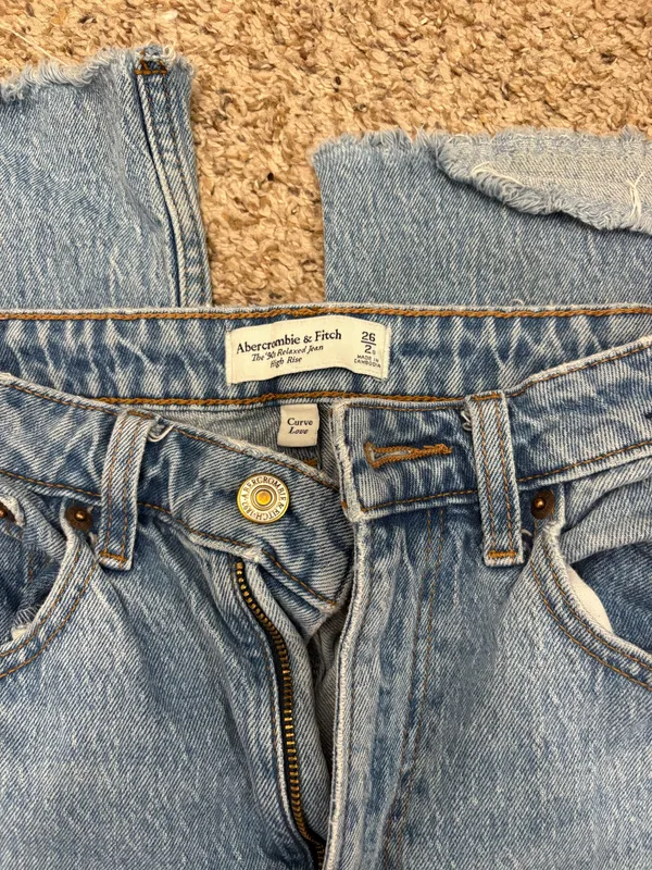 Abercrombie High-Rise Jeans - Image 2