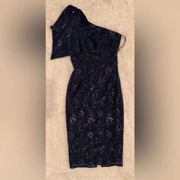 NWOT DRESS THE POPULATION Tiffany One-Shoulder Midi Lace Dress Navy S - Image 3