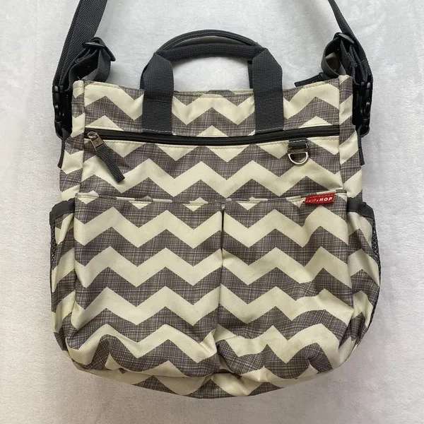 Skip Hop Duo Signature Carry All Diaper‎ Bag - Grey/White Chevron - Image 3