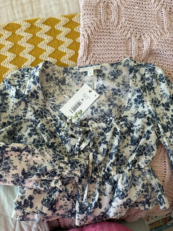 Chelsea & Violet Blue Floral Linen Longsleeve - Image 4