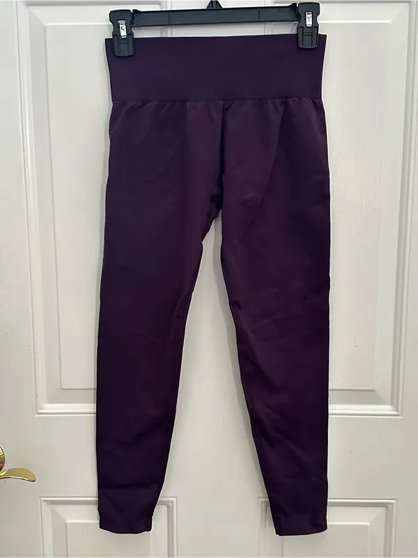 Halara OneForm Seamless Flow Mid Rise Tummy Control Butt Lifting 7/8 Leggings - Image 3