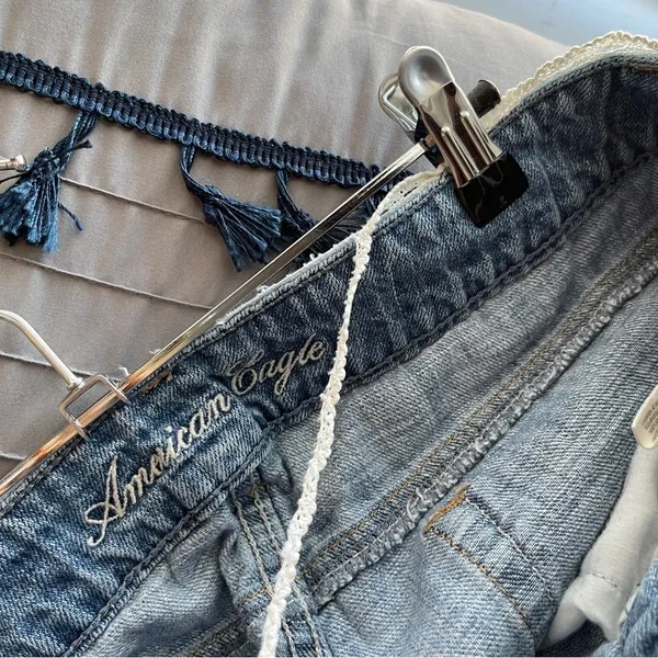 AMERICAN EAGLE | Denim Lace Trim Denim Shorts Sz 4 - Image 6