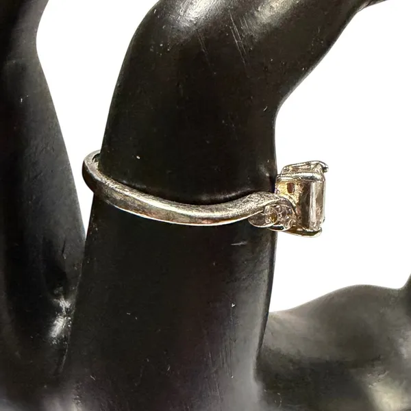 Vintage Sterling Silver Engagement Ring Emerald Cut Ring Size 7‎ Minimalist - Image 4