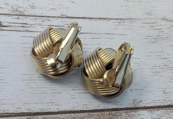 Vintage Clip On Earrings - Chunky Gold Tone Knot Design - Image 5