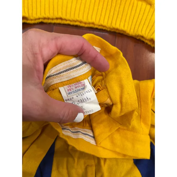 Vintage 1982 sweater/skirt cheer uniform small - Image 4
