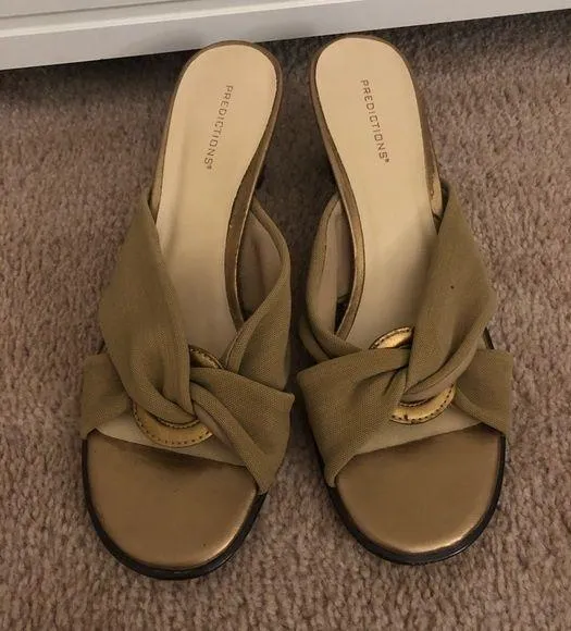 Predictions Beige Block Heels - Image 2