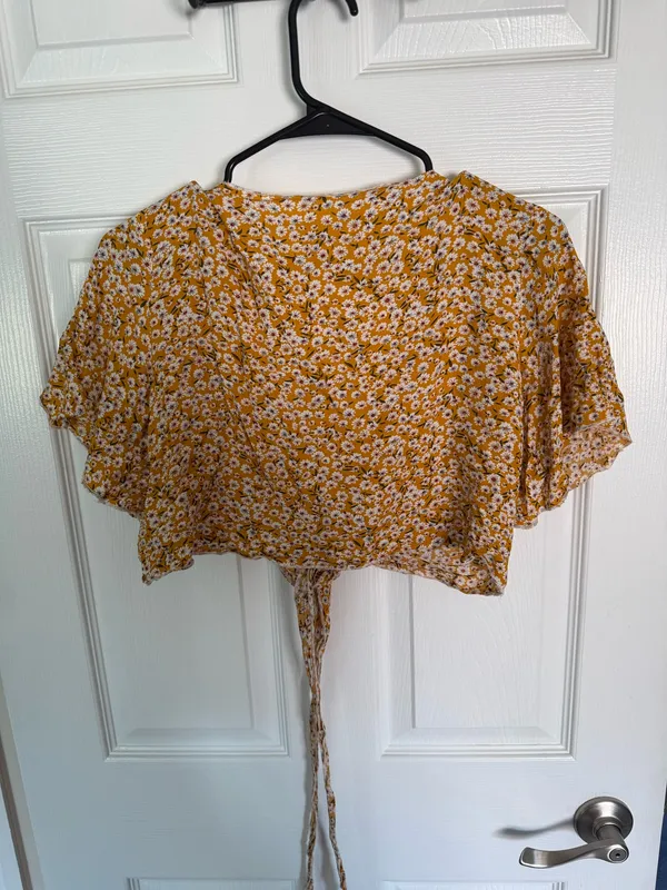 Shein Crop Top - Image 3