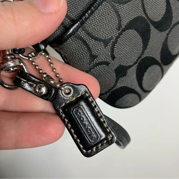 Coach wristlet black‎ gray small - Image 3