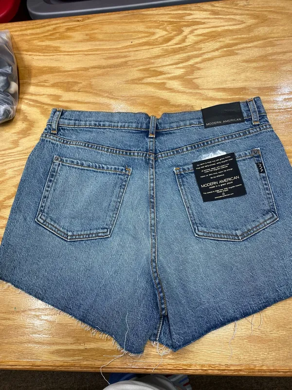 Modern American size 31 East side high short in Alabama - Image 2