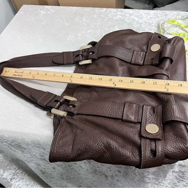 Michael Kors Brown Leather Shoulder Bag with Classic Design - Image 7