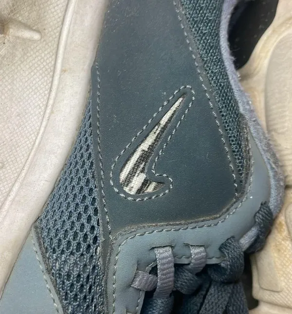 Nike running shoes steal blue laceup size 5 youth - Image 6