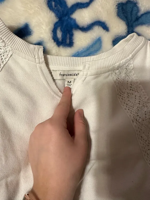 Francesca's V-neck sweatshirt - Image 4