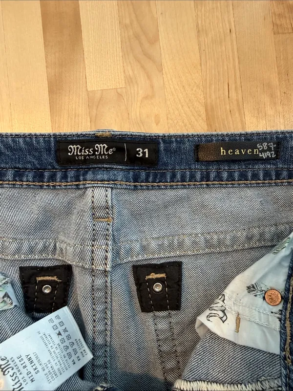Miss Me Heaven Mid-Rise Skinny Distressed Raw Frayed Hem Jean, 31 - Image 7