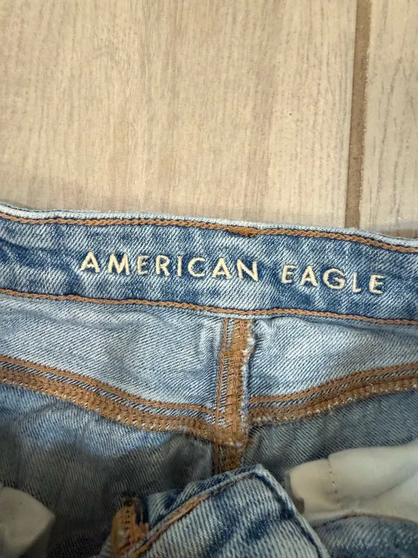 American Eagle distressed denim shorts size 00 high rise - Image 6