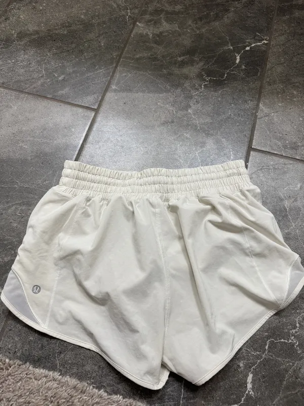 Lululemon Shorts Hotty Hot High-Rise - Image 2