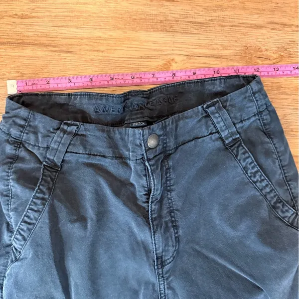 American Eagle Faded Black Baggy Cargo Jeans Stretch Size 8 Short - Image 6